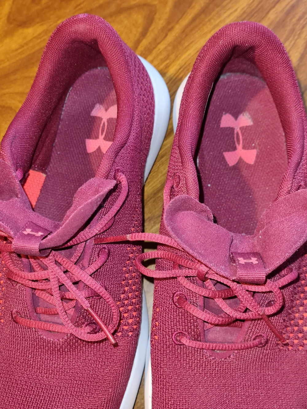 Under Armour Rapid LE Sneakers with White Sole